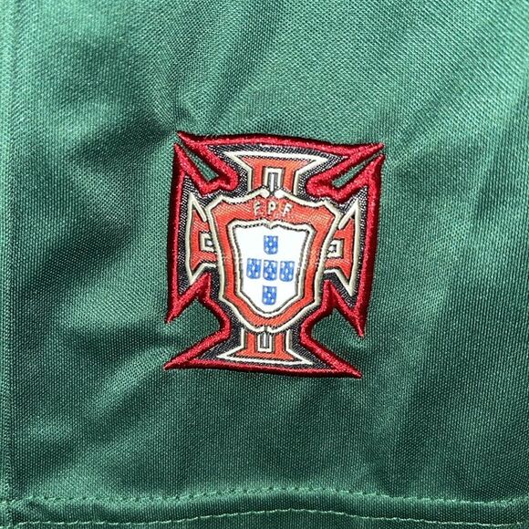 Generic Portugal Crest Green Soccer Team Portuguese Youth Kids Shorts Small/Med - Picture 2 of 4